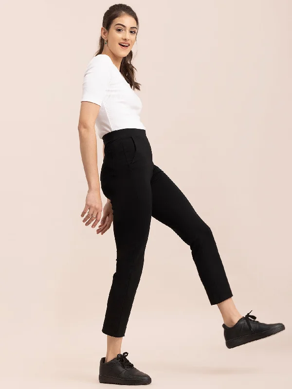 Streetwear Pants for Women-LivIn Air Straight Pants - Black