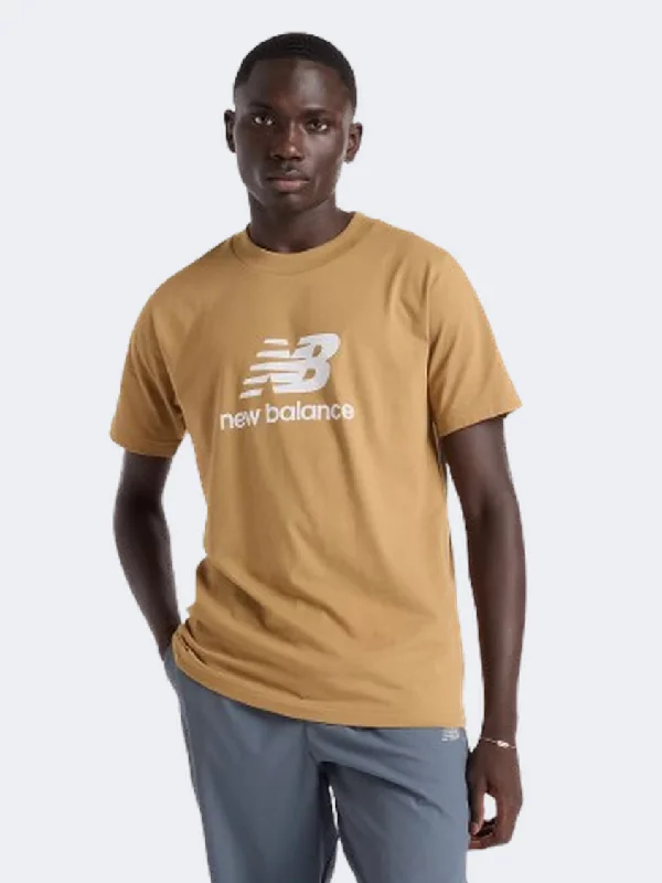 Basketball T-Shirt for Men-New Balance Essential Logo Men Lifestyle T-Shirt Great Plains